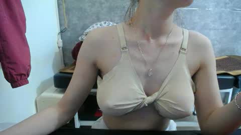Snapshot of eliesweet9x chatting on May 7, 2:39 am eliesweet9x online show from May 7, 2:39 am