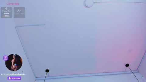 E L I I Z A B E T H   online show from December 7, 10:12 am