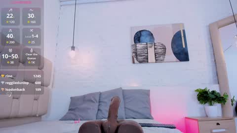 E L I I Z A B E T H   online show from December 17, 8:01 am