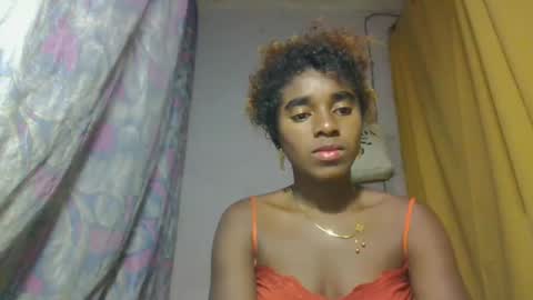 Snapshot of elina981 chatting on April 4, 6:00 am elina981 online show from April 4, 6:00 am