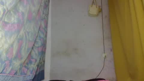 Snapshot of elina981 chatting on April 4, 6:05 pm elina981 online show from April 4, 6:05 pm