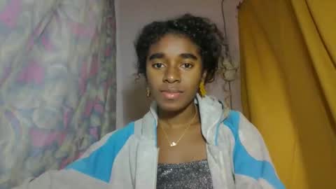 Snapshot of elina981 chatting on April 9, 8:53 am elina981 online show from April 9, 8:53 am