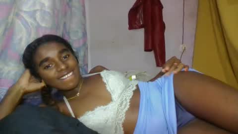 Snapshot of elina981 chatting on April 14, 11:33 pm elina981 online show from April 14, 11:33 pm