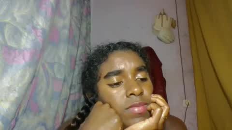Snapshot of elina981 chatting on April 15, 10:10 pm elina981 online show from April 15, 10:10 pm