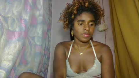 Snapshot of elina981 chatting on April 17, 9:18 pm elina981 online show from April 17, 9:18 pm