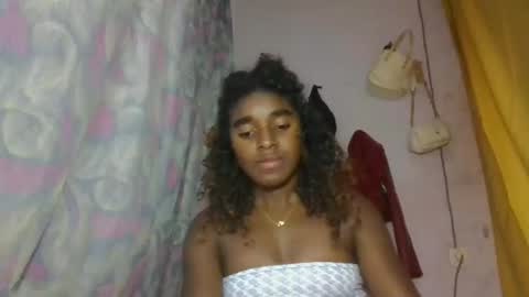 Snapshot of elina981 chatting on April 18, 10:41 am elina981 online show from April 18, 10:41 am