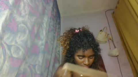 Snapshot of elina981 chatting on April 18, 7:58 pm elina981 online show from April 18, 7:58 pm