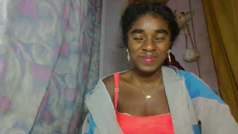 Snapshot of elina981 chatting on April 21, 6:41 am elina981 online show from April 21, 6:41 am