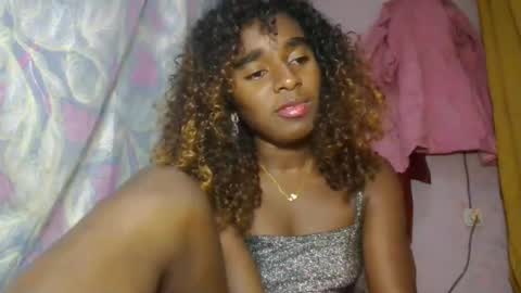 Snapshot of elina981 chatting on April 22, 7:26 pm elina981 online show from April 22, 7:26 pm