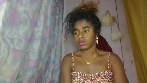 Snapshot of elina981 chatting on April 23, 12:40 pm elina981 online show from April 23, 12:40 pm
