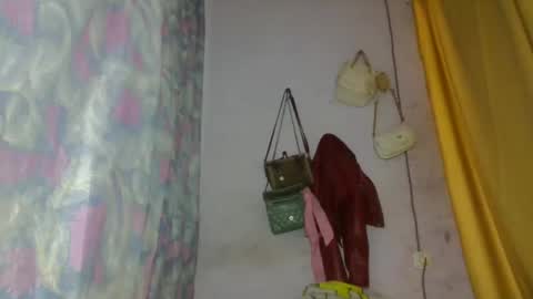 Snapshot of elina981 chatting on April 25, 9:34 am elina981 online show from April 25, 9:34 am