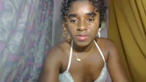 Snapshot of elina981 chatting on April 26, 9:34 pm elina981 online show from April 26, 9:34 pm