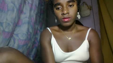 Snapshot of elina981 chatting on April 30, 10:43 am elina981 online show from April 30, 10:43 am