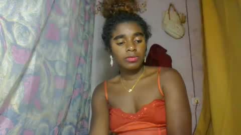 Snapshot of elina981 chatting on May 1, 1:05 pm elina981 online show from May 1, 1:05 pm