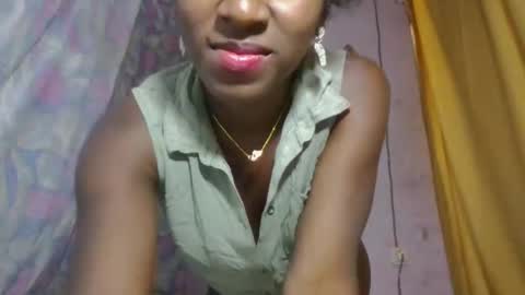 Snapshot of elina981 chatting on May 3, 8:53 am elina981 online show from May 3, 8:53 am
