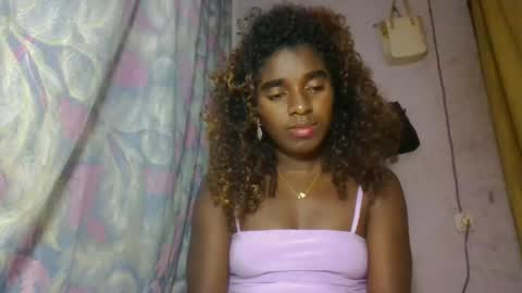 Snapshot of elina981 chatting on May 7, 7:08 pm elina981 online show from May 7, 7:08 pm
