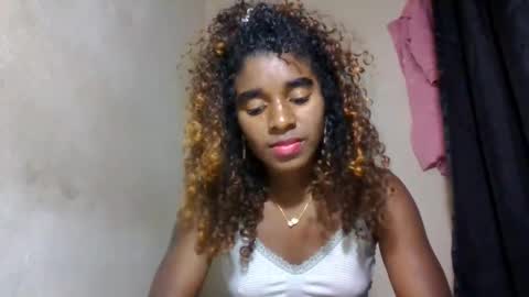 Snapshot of elina981 chatting on May 19, 9:26 am elina981 online show from May 19, 9:26 am