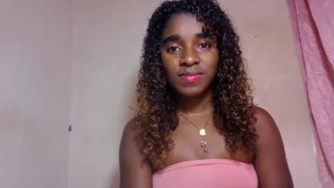Snapshot of elina981 chatting on May 28, 9:06 am elina981 online show from May 28, 9:06 am