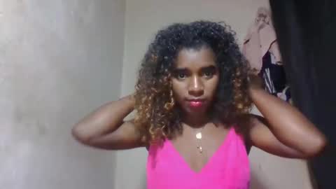 Snapshot of elina981 chatting on June 1, 11:12 am elina981 online show from June 1, 11:12 am