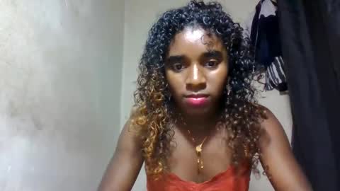 Snapshot of elina981 chatting on June 3, 10:29 am elina981 online show from June 3, 10:29 am