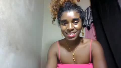 Snapshot of elina981 chatting on June 6, 9:14 am elina981 online show from June 6, 9:14 am