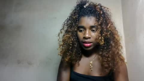 Snapshot of elina981 chatting on June 14, 6:15 am elina981 online show from June 14, 6:15 am