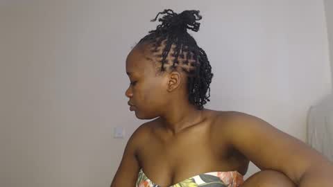 Snapshot of elina_gee chatting on September 24, 8:50 am elina_gee online show from September 24, 8:50 am