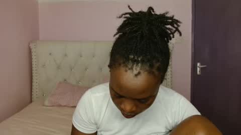 Snapshot of elina_gee chatting on January 18, 9:29 pm elina_gee online show from January 18, 9:29 pm