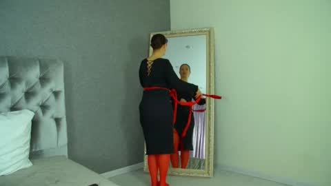 ElinaBellucci online show from March 17, 4:28 am