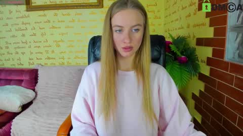 Snapshot of elinor_faith chatting on November 9, 1:53 pm elinor_faith online show from November 9, 1:53 pm