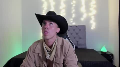 elio_dicaprio online show from November 3, 10:42 pm