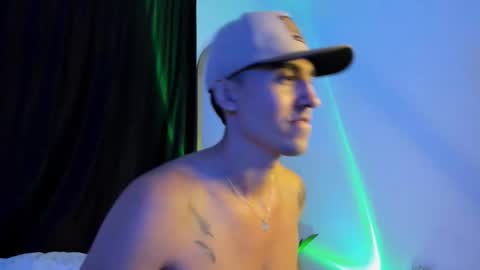 elio_dicaprio online show from November 19, 2:11 am