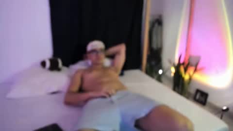 elio_dicaprio online show from December 3, 2:19 am