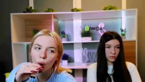 elis_sunny online show from February 3, 6:11 am