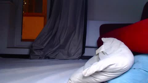 Snapshot of elisa_bright chatting on December 17, 6:42 pm Tati online show from December 17, 6:42 pm