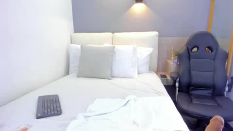 Elisa online show from March 28, 8:19 pm