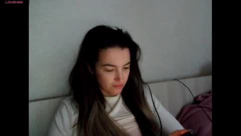 elisa_dove208 online show from December 2, 5:02 am