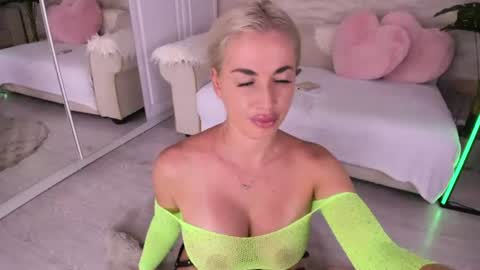 elisabeth_jason online show from July 28, 4:39 pm