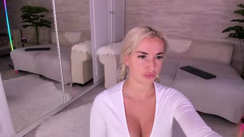 elisabeth_jason online show from August 4, 4:31 pm