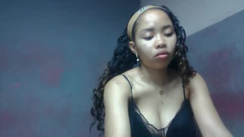 elisabethee online show from June 4, 11:49 am