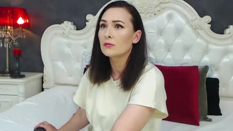 Snapshot of elisabethswan chatting on June 8, 11:32 am Krissy online show from June 8, 11:32 am