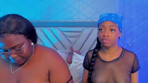 elisabettamonroy online show from November 25, 9:59 pm