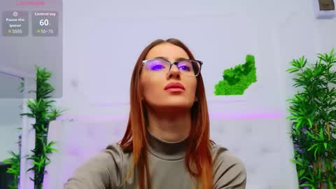 Snapshot of elisacharm chatting on November 18, 3:45 am ElisaCharm online show from November 18, 3:45 am