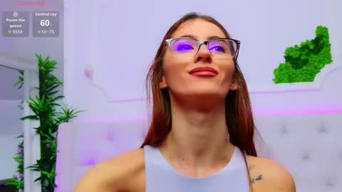 Snapshot of elisacharm chatting on December 2, 3:45 am ElisaCharm online show from December 2, 3:45 am