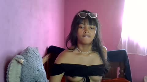 elisah01 online show from June 5, 6:42 am