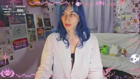 Snapshot of elisdarling chatting on May 27, 1:24 am elisdarling online show from May 27, 1:24 am