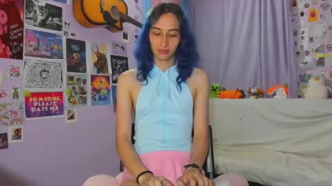 Snapshot of elisdarling chatting on June 1, 11:17 pm elisdarling online show from June 1, 11:17 pm