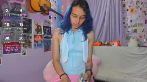 Snapshot of elisdarling chatting on June 2, 11:18 pm elisdarling online show from June 2, 11:18 pm