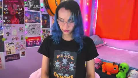 Snapshot of elisdarling chatting on July 21, 8:33 pm elisdarling online show from July 21, 8:33 pm