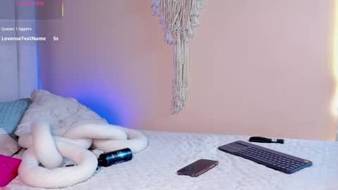 Snapshot of elise_diamond chatting on April 23, 1:02 pm Elise diamond online show from April 23, 1:02 pm